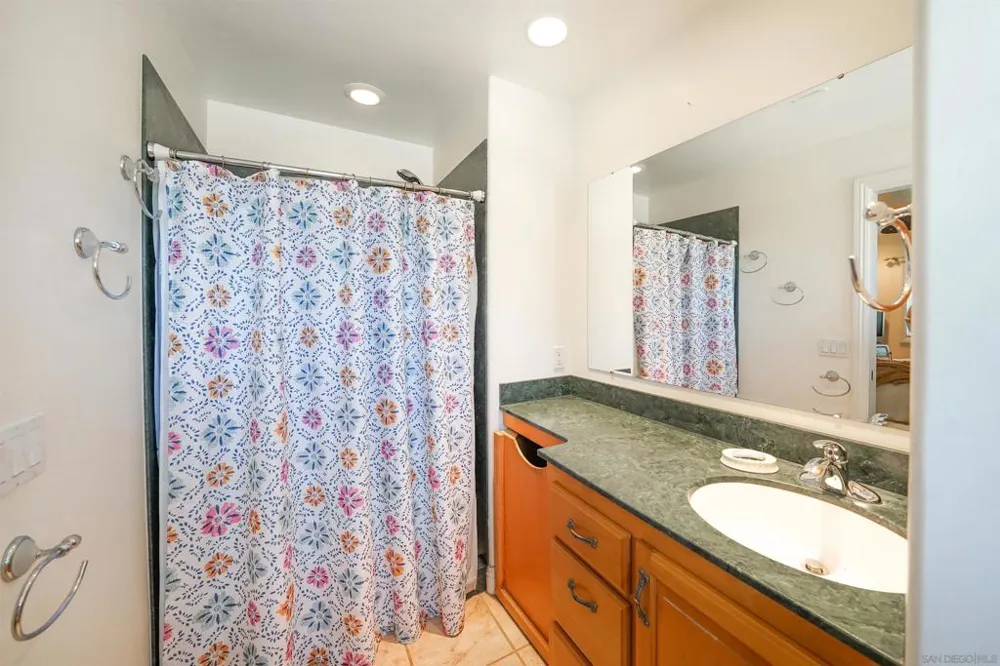 2720 Mason Way Vista, CA 92084