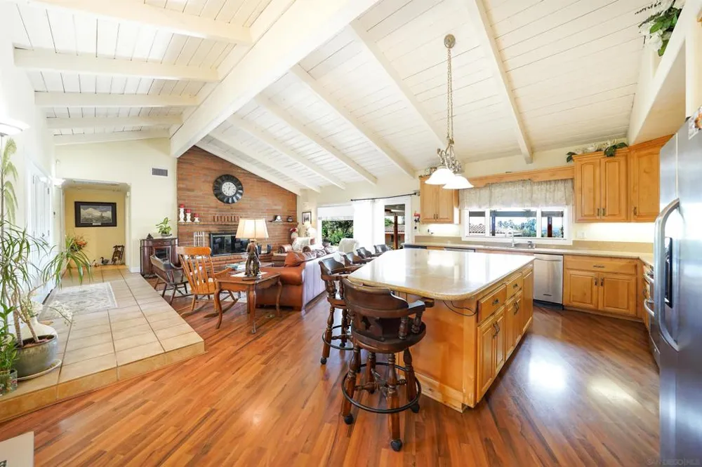 2720 Mason Way Vista, CA 92084