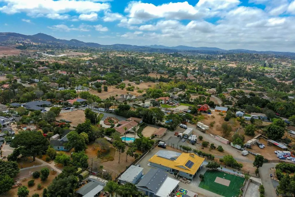 2720 Mason Way Vista, CA 92084