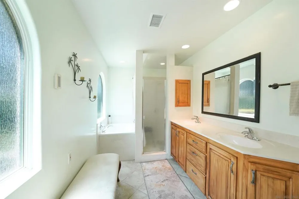 2720 Mason Way Vista, CA 92084