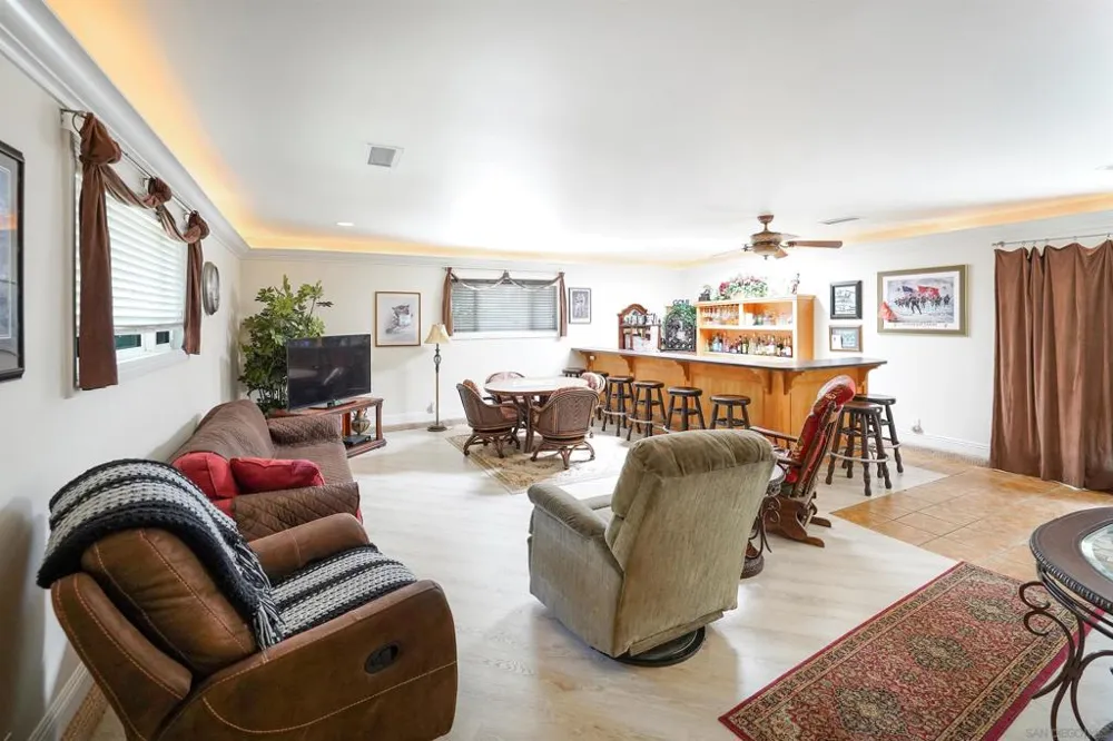2720 Mason Way Vista, CA 92084