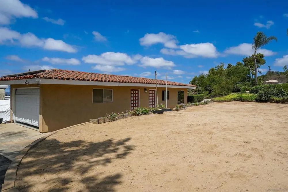 2720 Mason Way Vista, CA 92084
