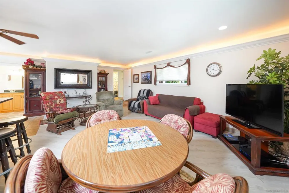 2720 Mason Way Vista, CA 92084