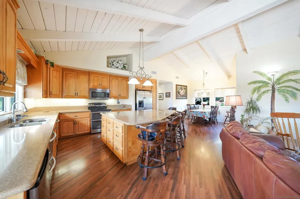 2720 Mason Way Vista, CA 92084