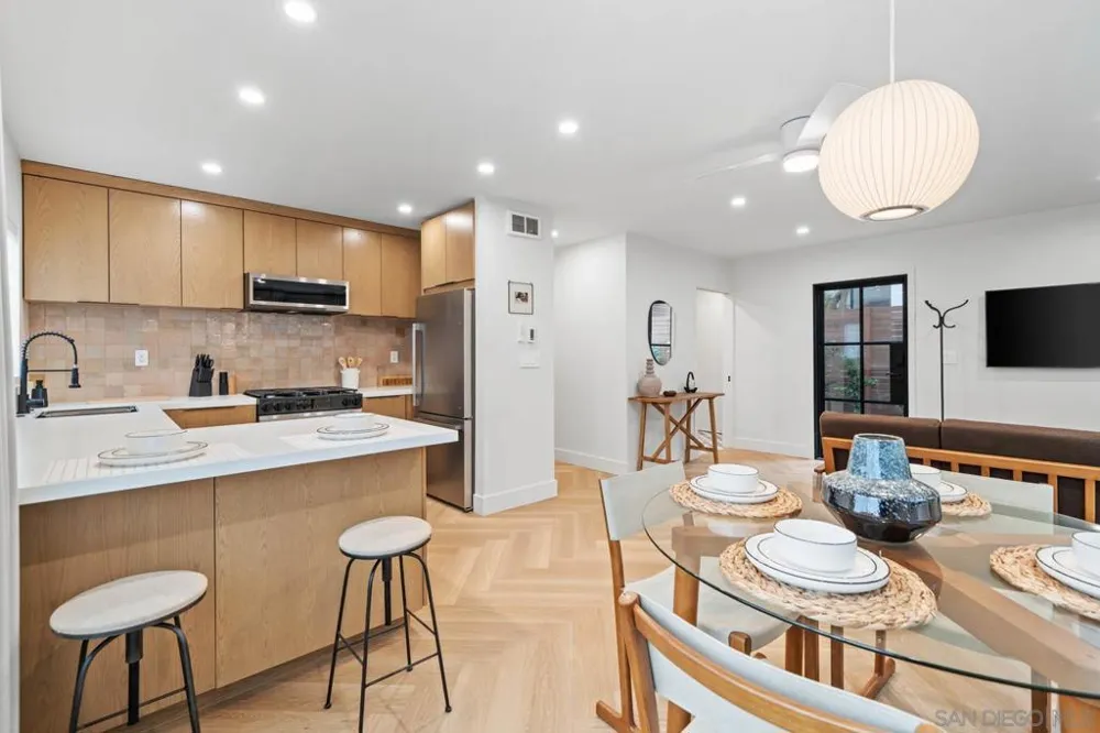 7372 Fay Ave La Jolla, CA 92037