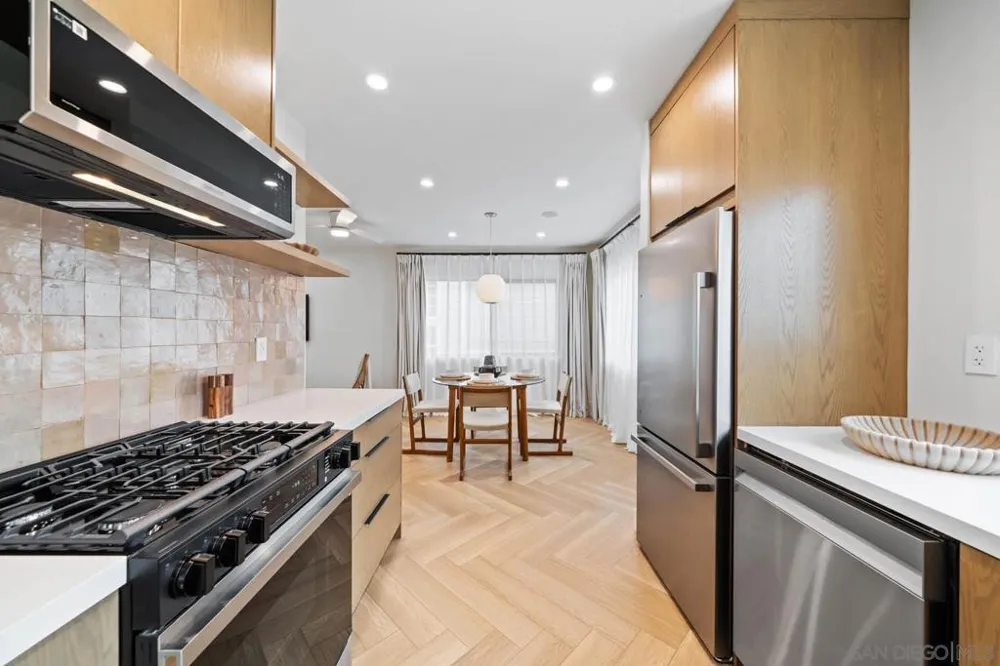 7372 Fay Ave La Jolla, CA 92037
