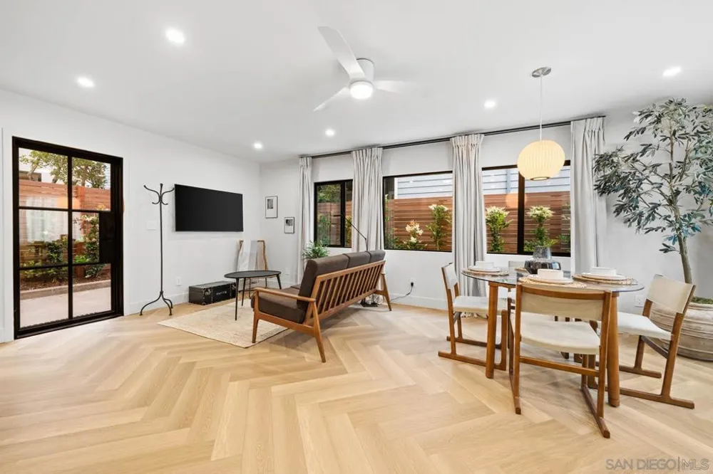7372 Fay Ave La Jolla, CA 92037