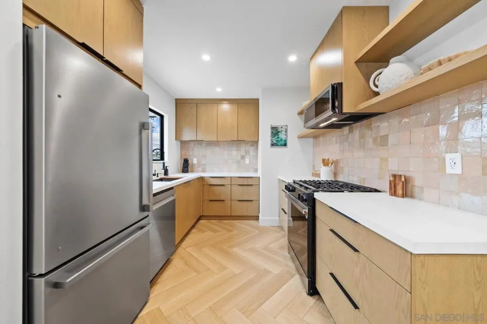 7372 Fay Ave La Jolla, CA 92037