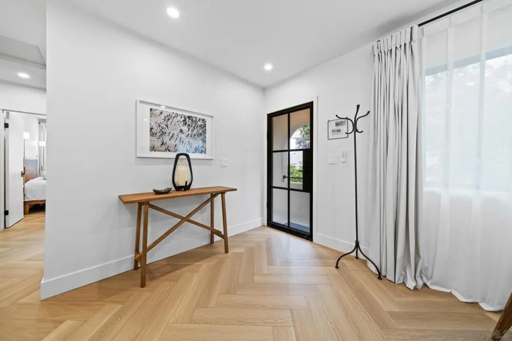 7372 Fay Ave La Jolla, CA 92037