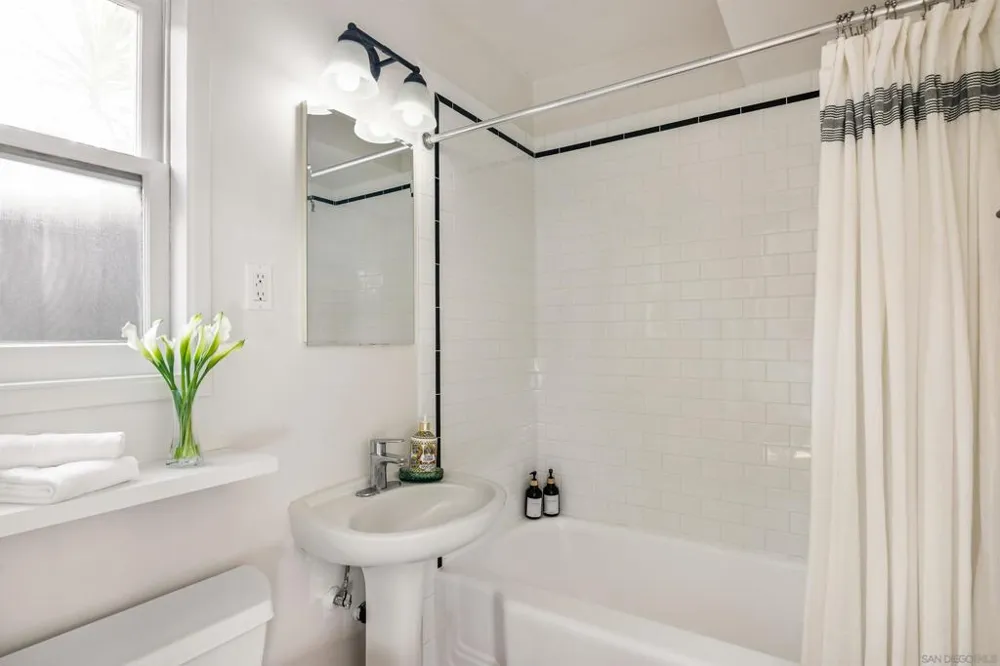 319 Nautilus Street La Jolla, CA 92037