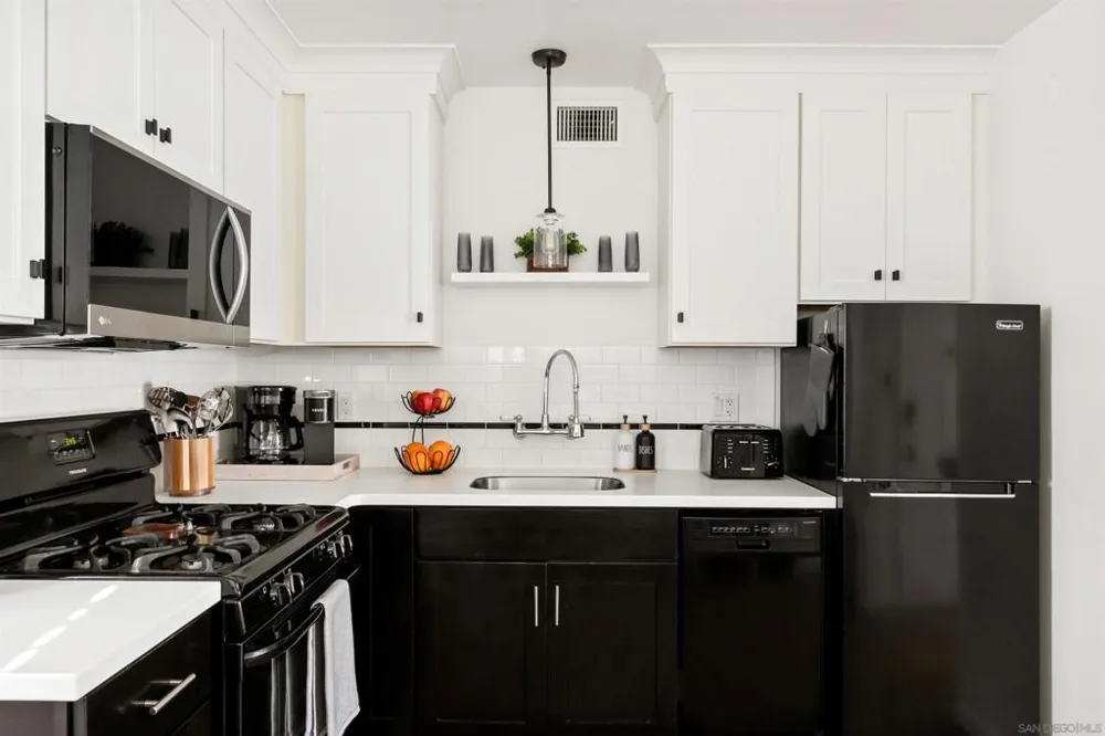 319 Nautilus Street La Jolla, CA 92037