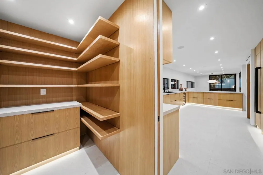 7376 Fay Ave La Jolla, CA 92037