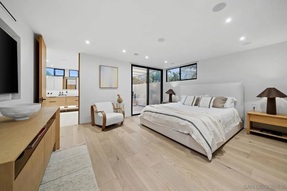 7376 Fay Ave La Jolla, CA 92037