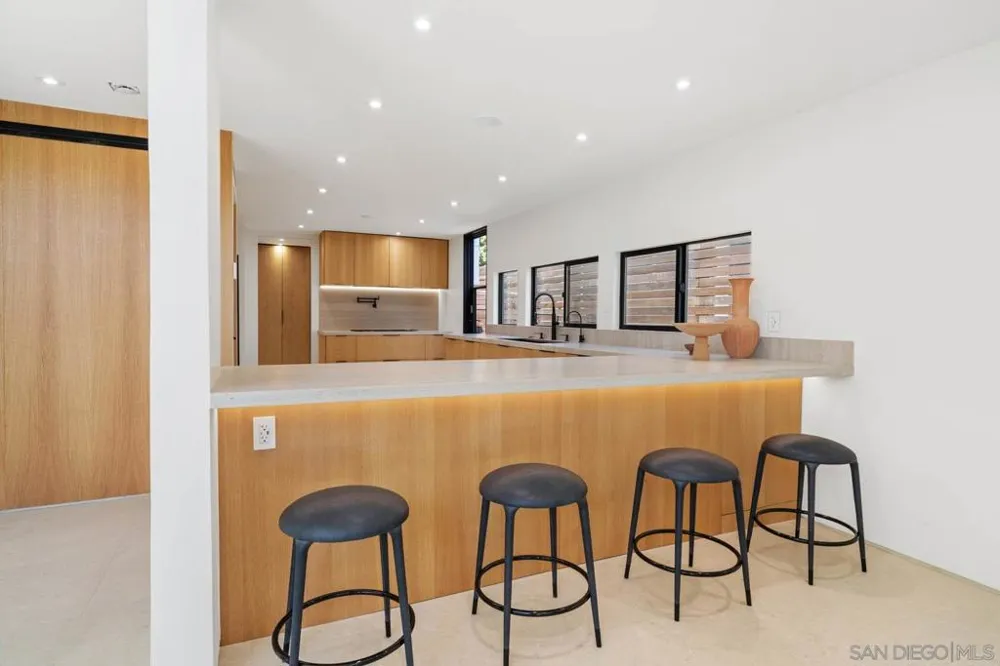 7376 Fay Ave La Jolla, CA 92037