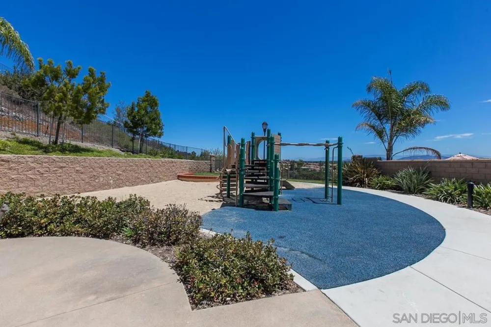 3683 Jetty Point Carlsbad, CA 92010