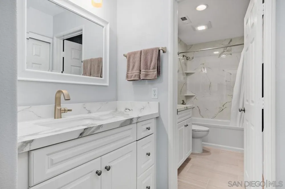 3683 Jetty Point Carlsbad, CA 92010