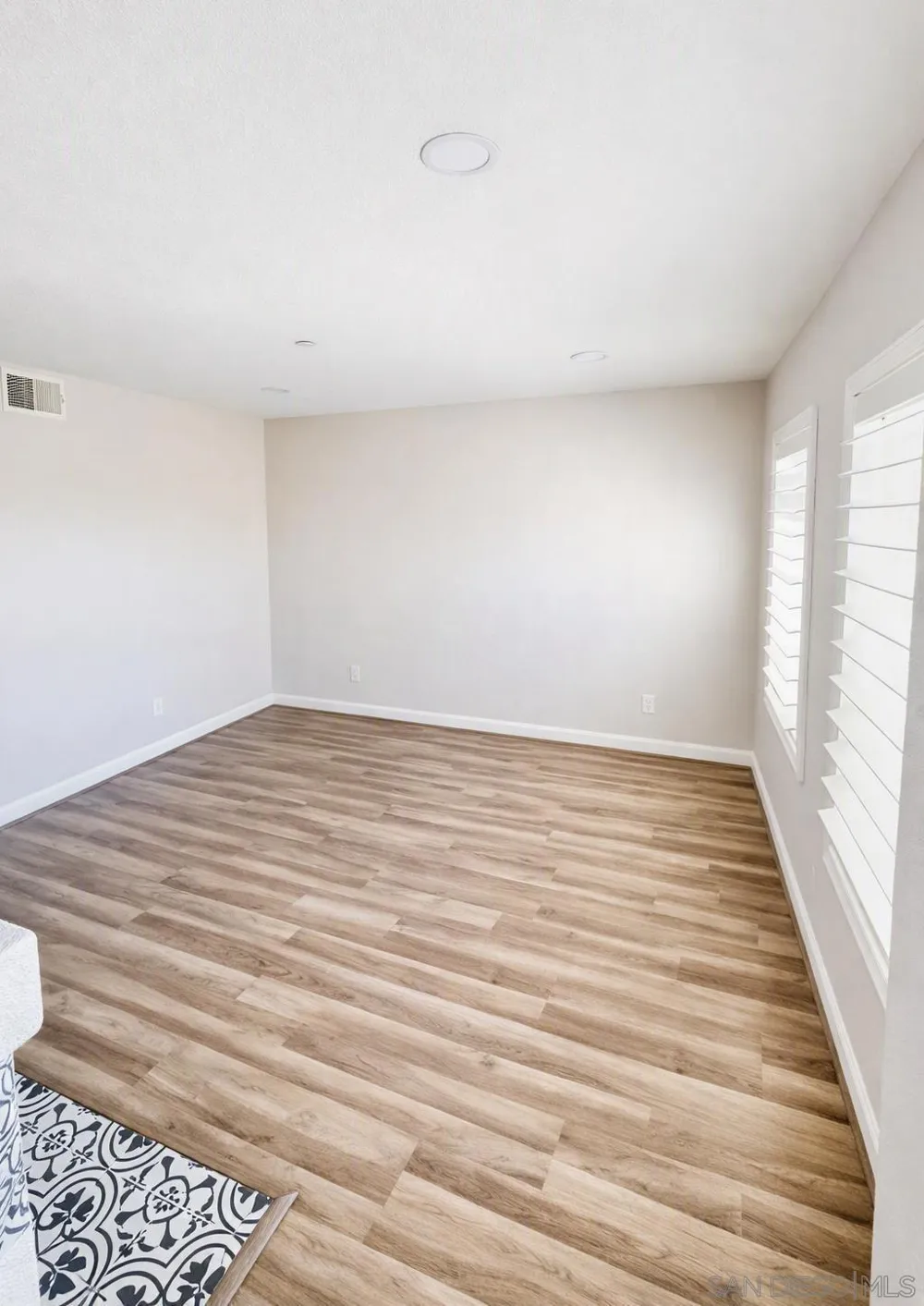 7370 La Mesita Place #9 La Mesa, CA 91942