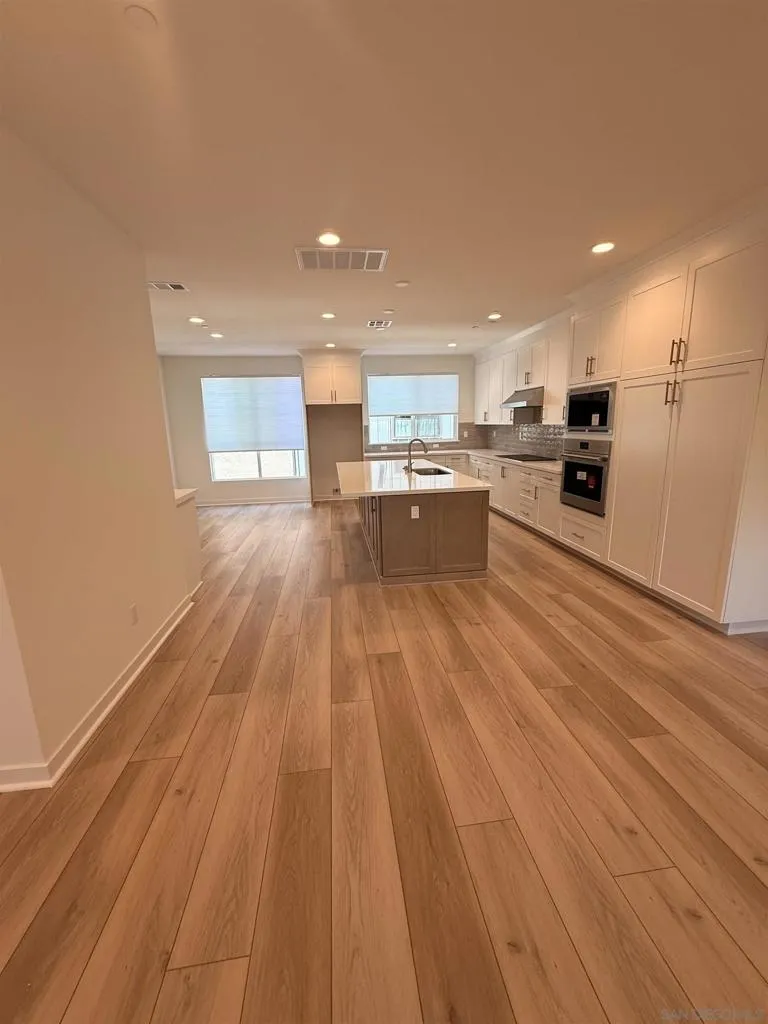 2522 Thyme Way Carlsbad, CA 92008