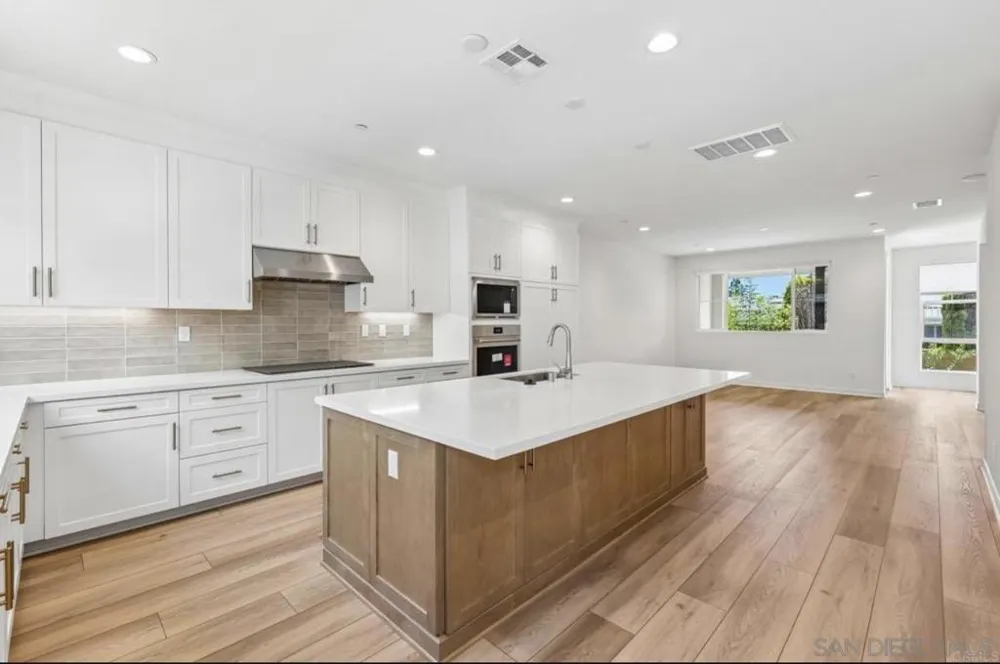 2522 Thyme Way Carlsbad, CA 92008