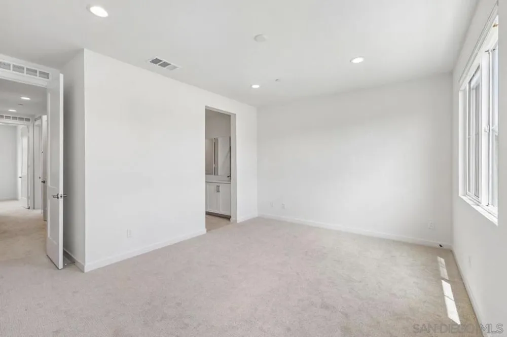 2522 Thyme Way Carlsbad, CA 92008