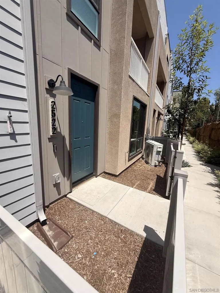 2522 Thyme Way Carlsbad, CA 92008
