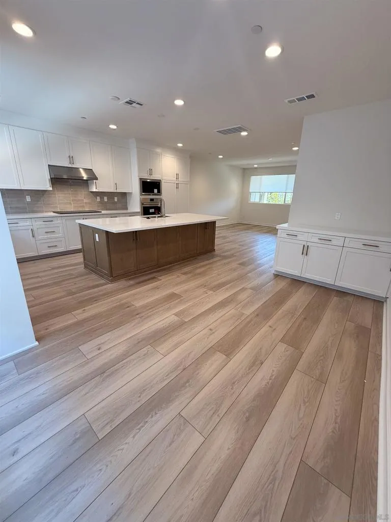 2522 Thyme Way Carlsbad, CA 92008