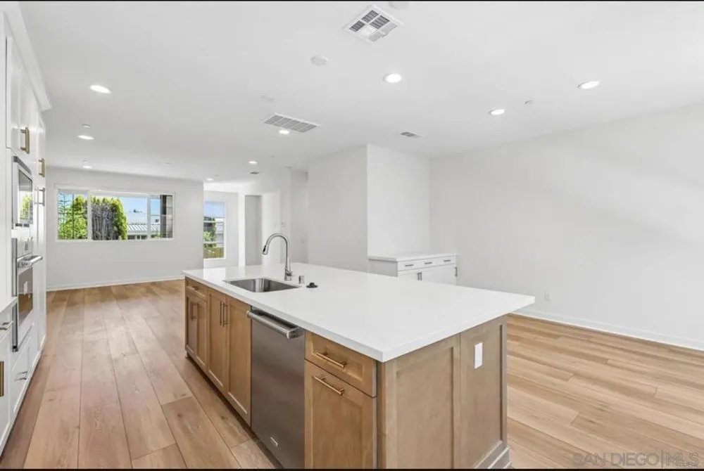 2522 Thyme Way Carlsbad, CA 92008