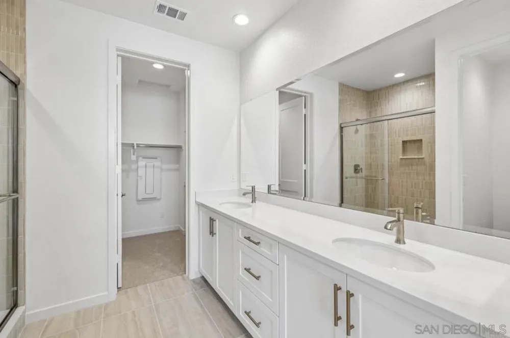 2522 Thyme Way Carlsbad, CA 92008
