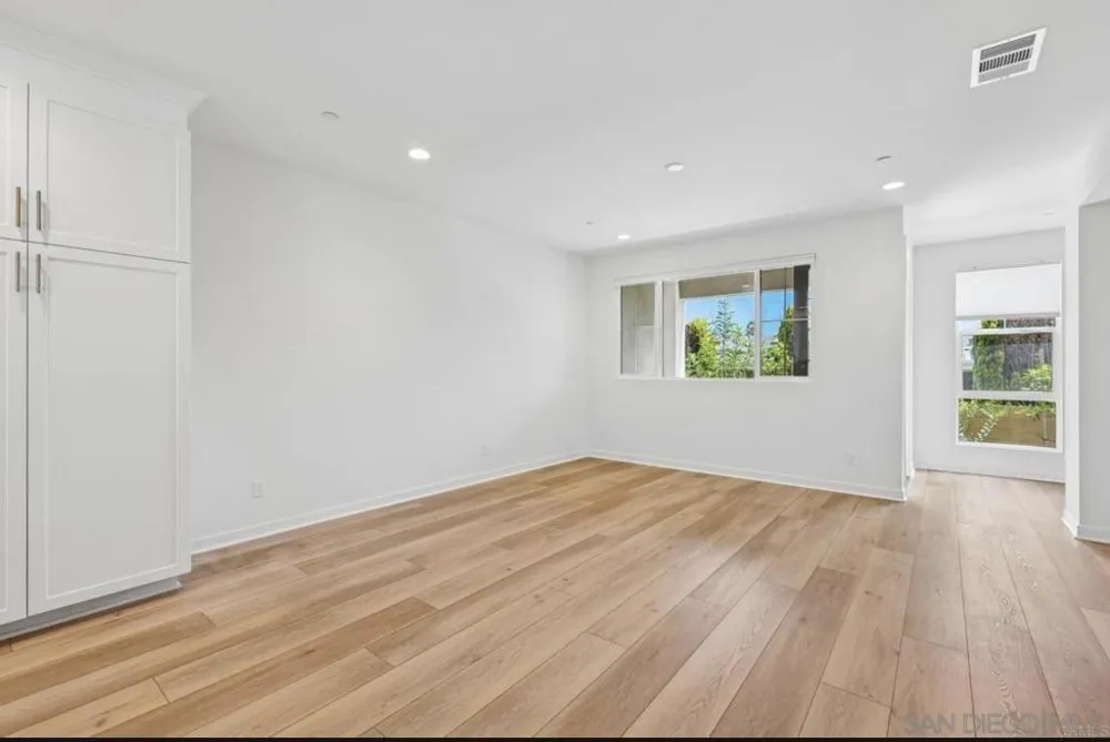2522 Thyme Way Carlsbad, CA 92008