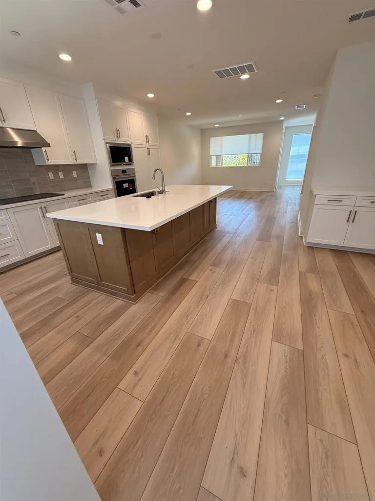 2522 Thyme Way Carlsbad, CA 92008