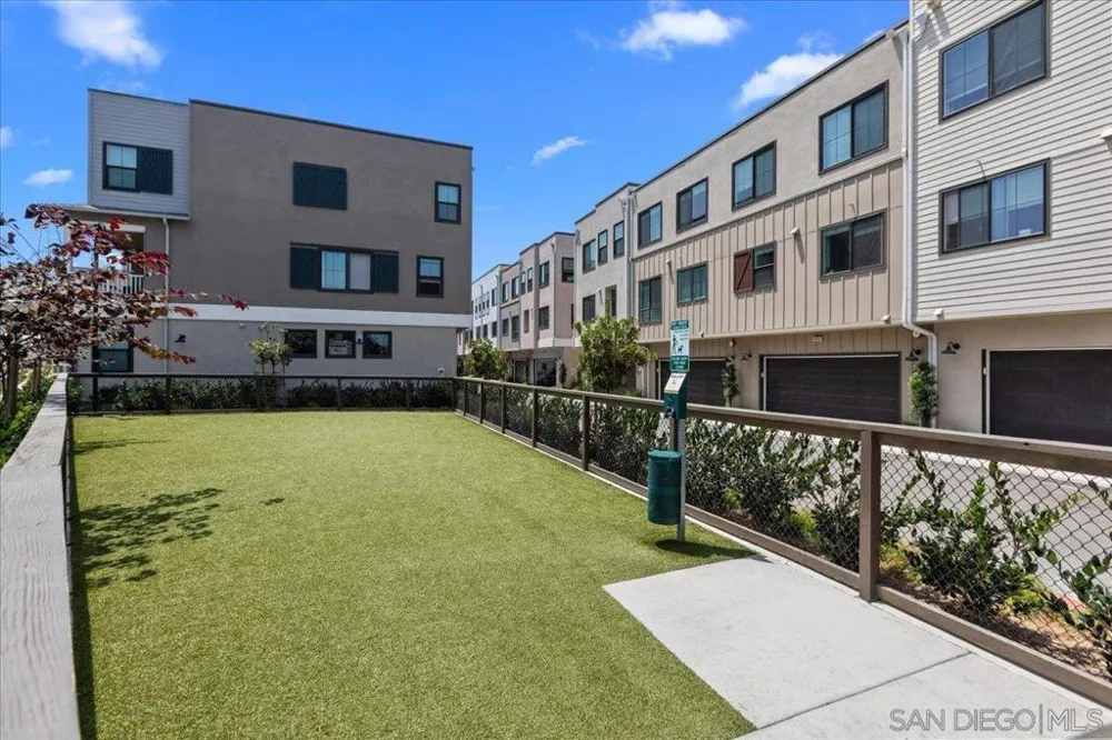 2522 Thyme Way Carlsbad, CA 92008