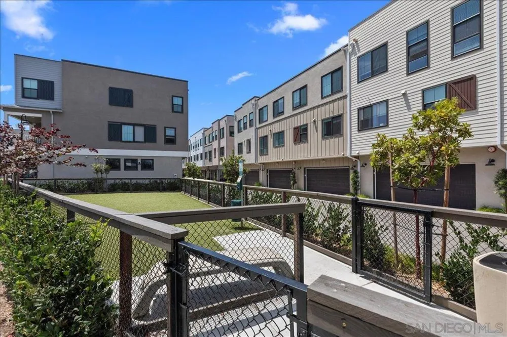 2522 Thyme Way Carlsbad, CA 92008