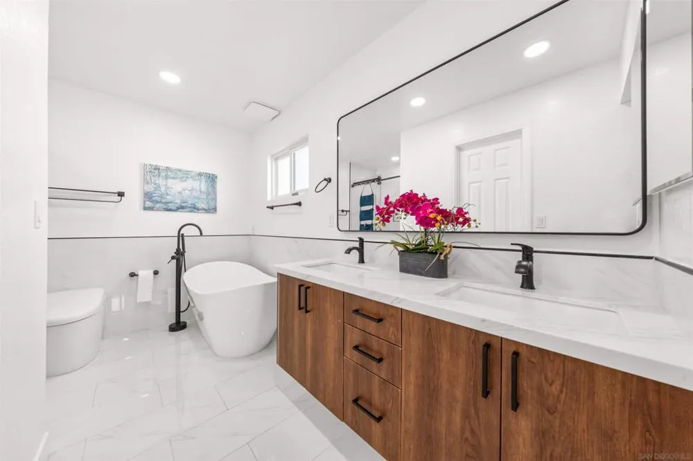 12485 Via Cabezon San Diego, CA 92129