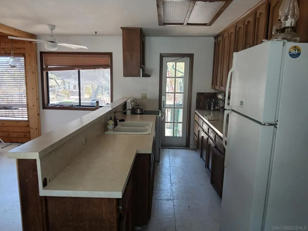 1576 Tierra Del Sol Road Boulevard, CA 91905