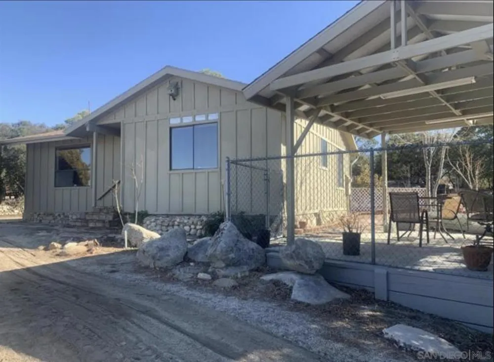 1576 Tierra Del Sol Road Boulevard, CA 91905