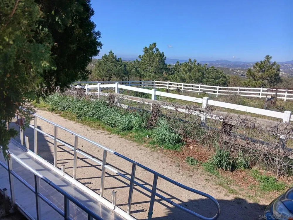 1576 Tierra Del Sol Road Boulevard, CA 91905