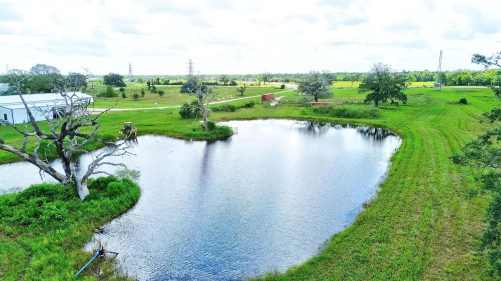 4 Fm 521 Angleton, TX 77515