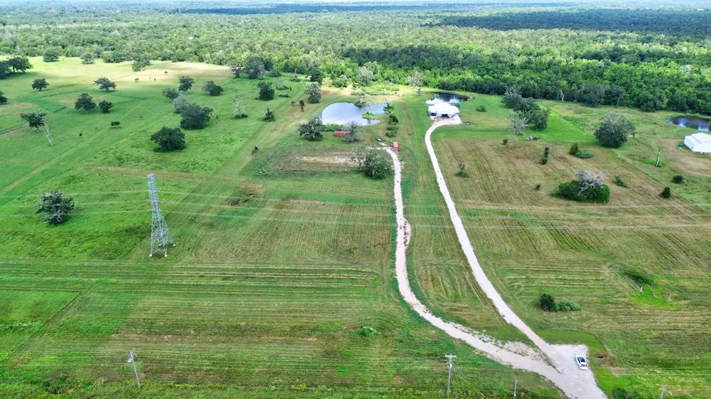 4 Fm 521 Angleton, TX 77515