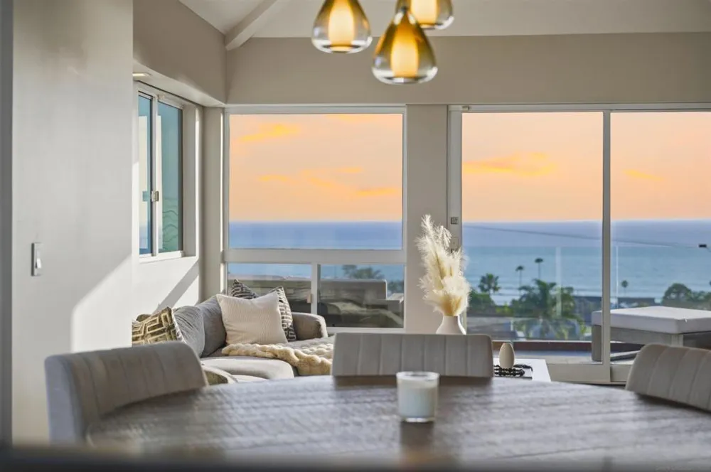 2372 Oxford Ave Cardiff by the Sea, CA 92007