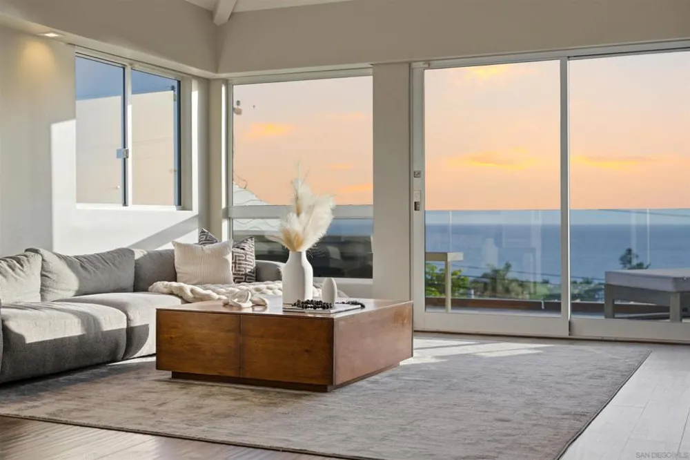 2372 Oxford Ave Cardiff by the Sea, CA 92007