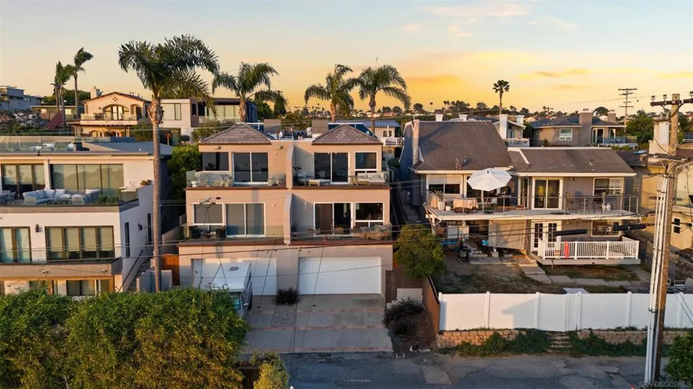 2372 Oxford Ave Cardiff by the Sea, CA 92007