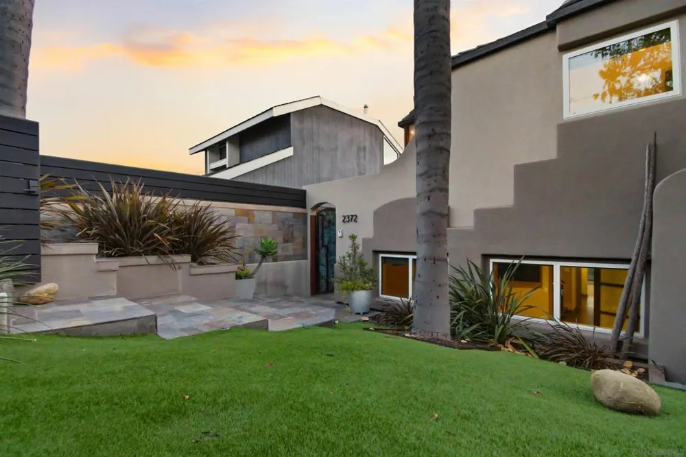 2372 Oxford Ave Cardiff by the Sea, CA 92007
