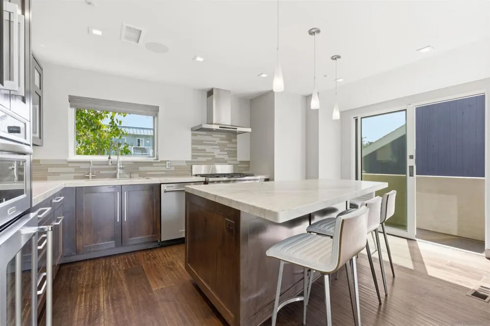 2372 Oxford Ave Cardiff by the Sea, CA 92007