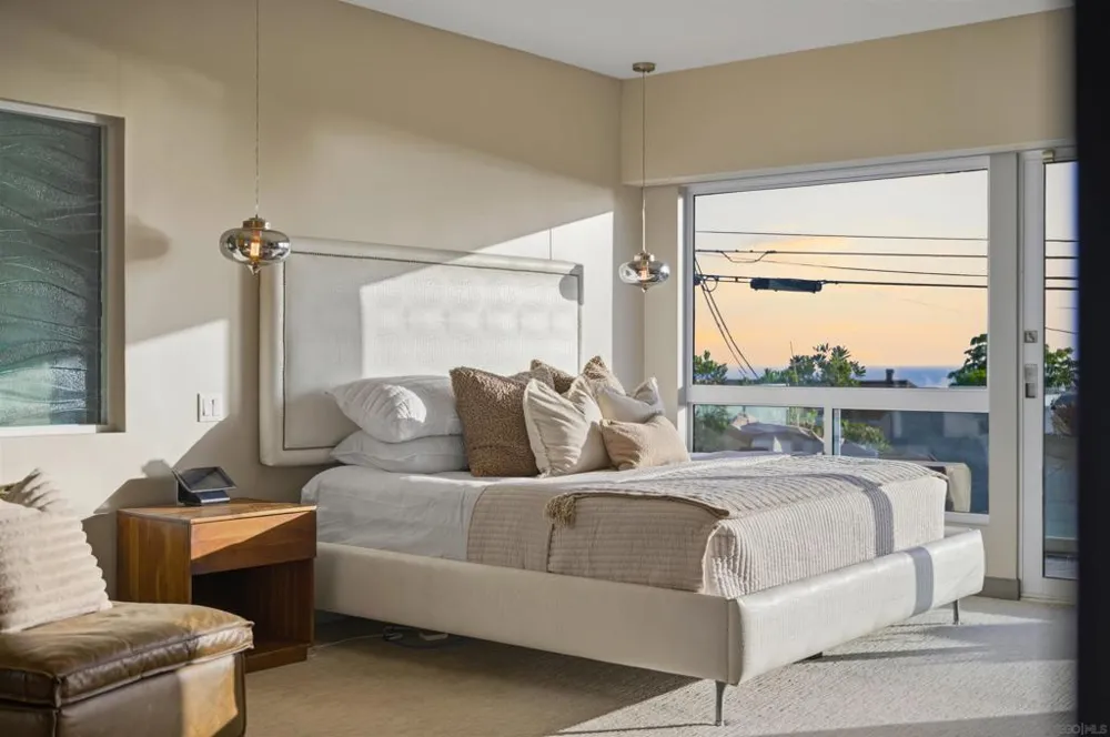 2372 Oxford Ave Cardiff by the Sea, CA 92007