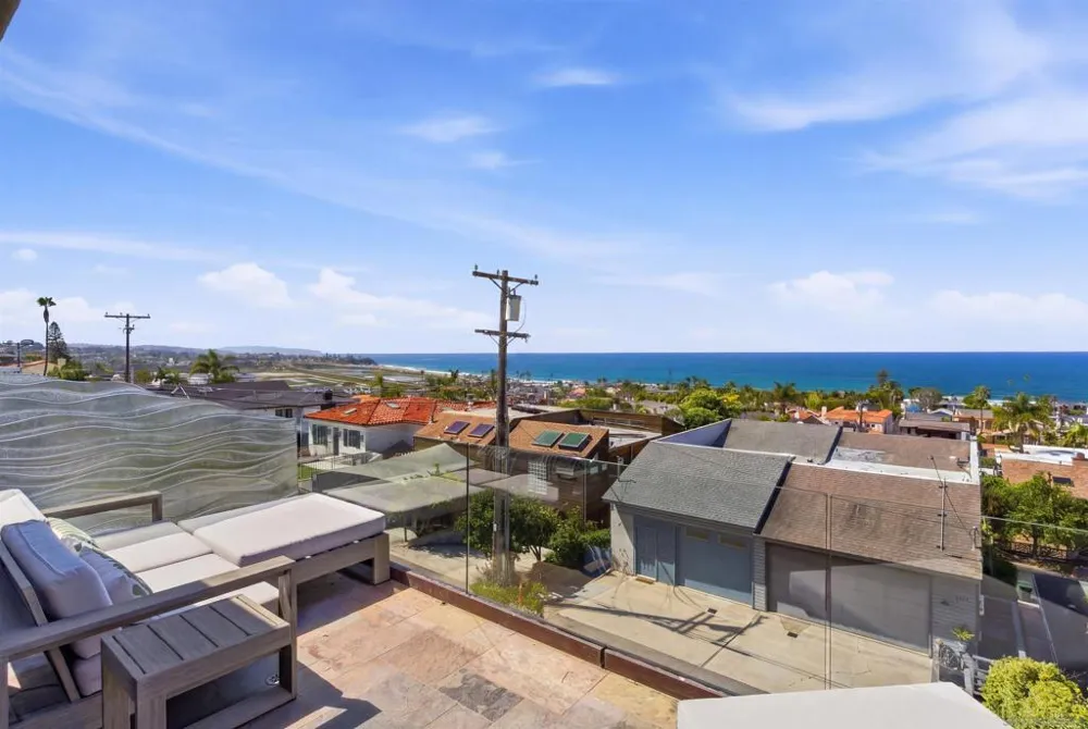 2372 Oxford Ave Cardiff by the Sea, CA 92007