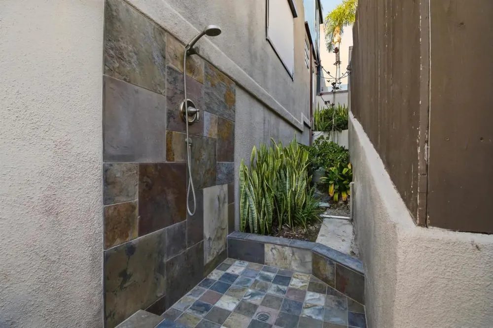 2372 Oxford Ave Cardiff by the Sea, CA 92007
