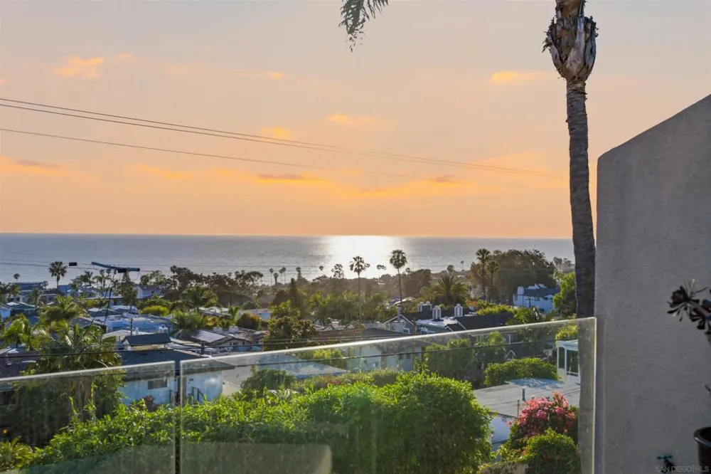 2372 Oxford Ave Cardiff by the Sea, CA 92007