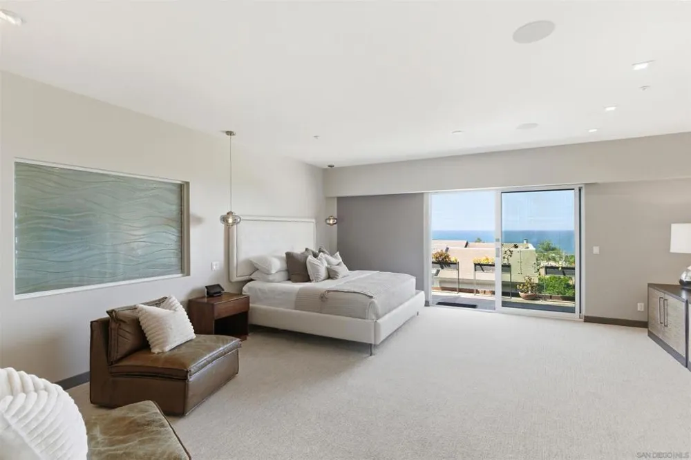 2372 Oxford Ave Cardiff by the Sea, CA 92007