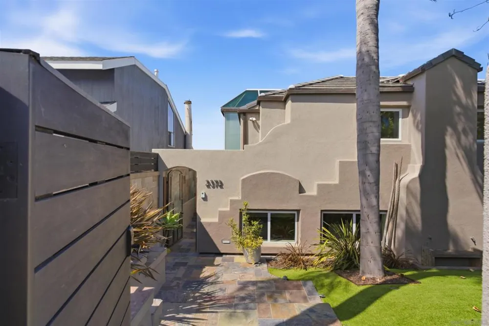 2372 Oxford Ave Cardiff by the Sea, CA 92007