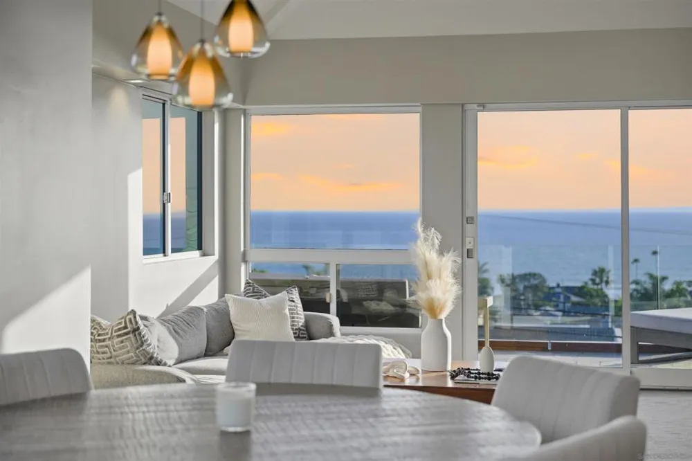 2372 Oxford Ave Cardiff by the Sea, CA 92007